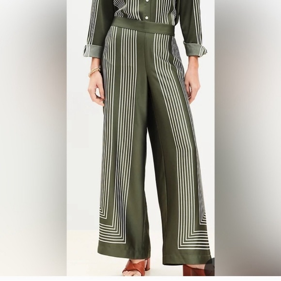 LOFT Pants - Loft Women’s Green and White Wide Leg Pull On Pants, Size XS Petite